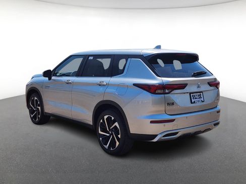New 2025 Mitsubishi Outlander SE image 4