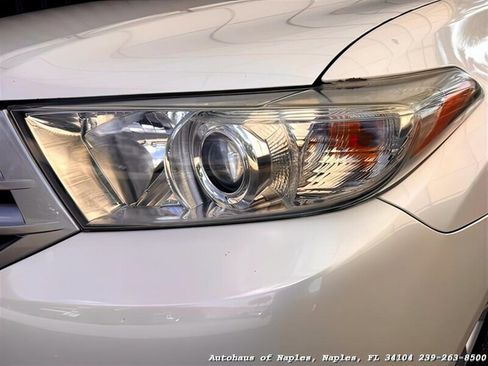 Used 2012 Toyota Highlander SE w/ Tow Pkg image 37