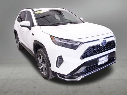 Used 2023 Toyota RAV4 SE w/ Weather & Moonroof Package image 8