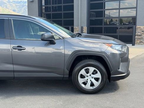 Used 2019 Toyota RAV4 LE AWD/4WD image 3
