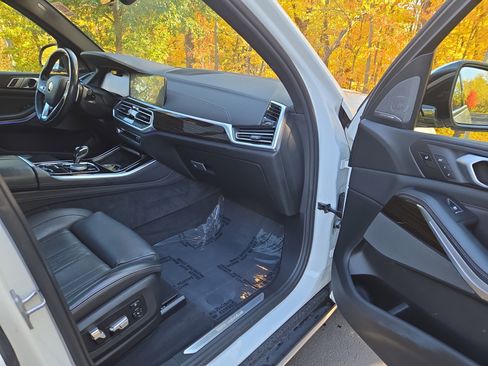 Used 2019 BMW X5 xDrive40i w/ Executive Package image 25