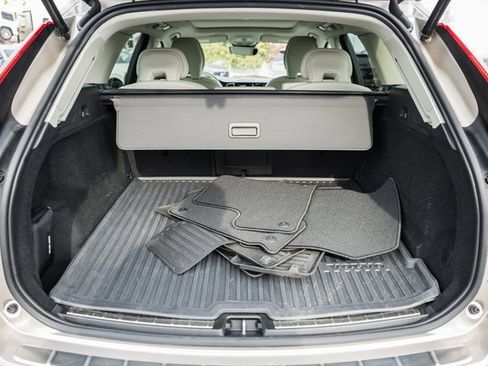 Certified 2023 Volvo XC60 B5 Plus w/ Climate Package image 10