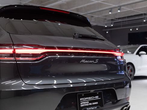 Certified 2020 Porsche Macan S AWD/4WD image 32