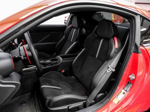 Used 2025 Toyota GR86 Premium w/ ALL Weather Mat Package (TMS) RWD image 29