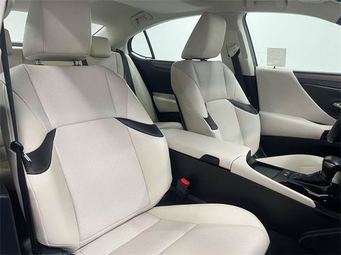 Certified 2024 Lexus ES 300h w/ Premium Package image 12