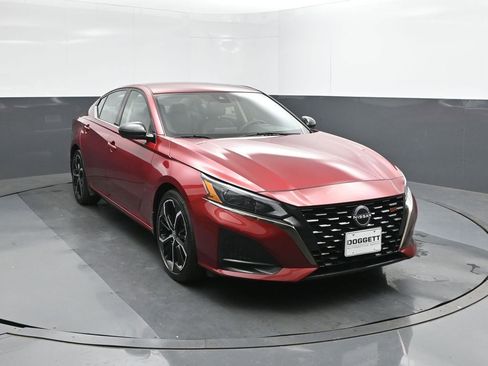 Used 2023 Nissan Altima 2.5 SR FWD image 22