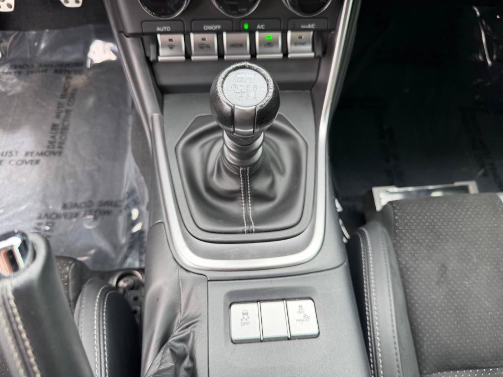 Used 2023 Toyota GR86 Premium w/ ALL Weather Mat Package (TMS) RWD image 21