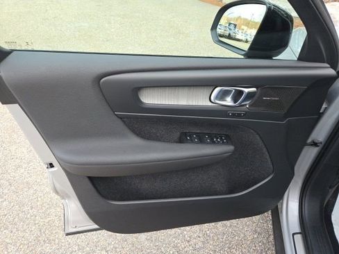 Used 2023 Volvo XC40 B5 Plus w/ Driver Assist Package image 18