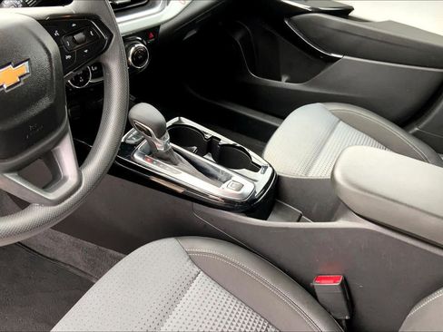 Used 2025 Chevrolet Trax LT FWD image 15