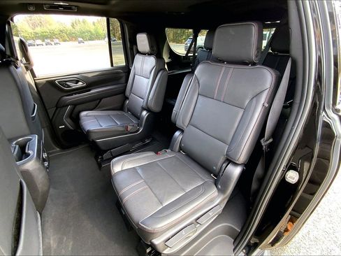 Used 2021 Chevrolet Suburban RST w/ Luxury Package image 17