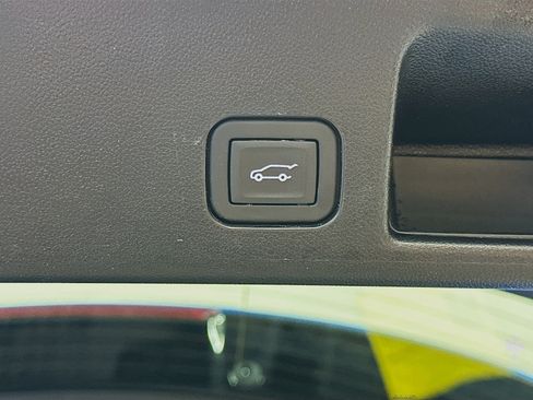 Used 2025 Chevrolet Equinox EV RS FWD image 29
