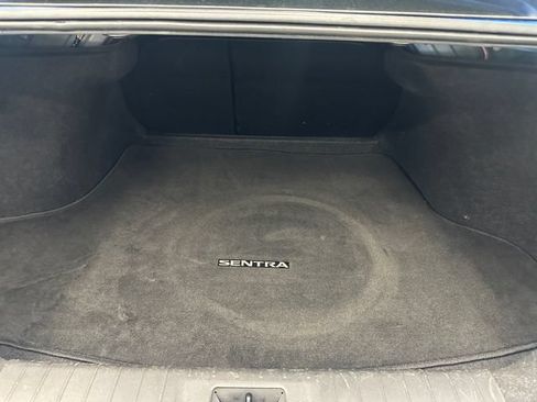Used 2025 Nissan Sentra SR FWD image 16