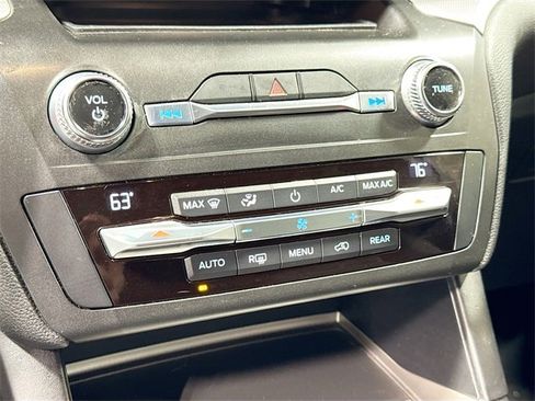 Used 2020 Ford Explorer XLT image 17