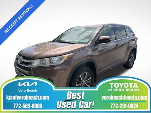 Used 2017 Toyota Highlander XLE image 1