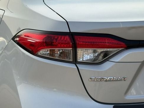 Used 2021 Toyota Corolla LE w/ Carpet Mat Package (TMS) FWD image 6