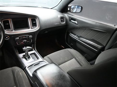 Used 2019 Dodge Charger SXT image 13