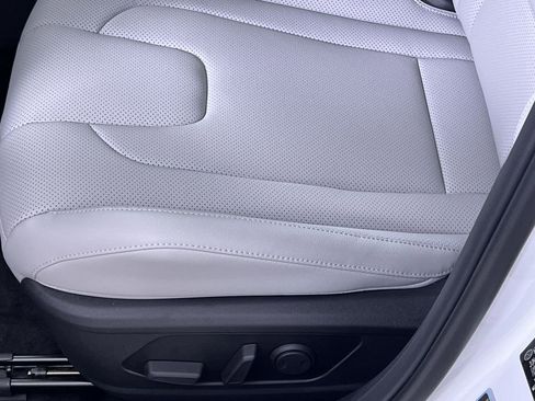 New 2025 Hyundai Elantra Limited image 13