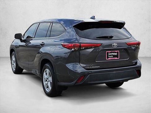 Certified 2021 Toyota Highlander LE image 8