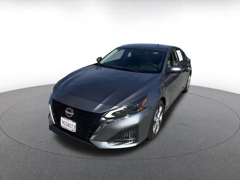 Used 2023 Nissan Altima 2.5 S image 7