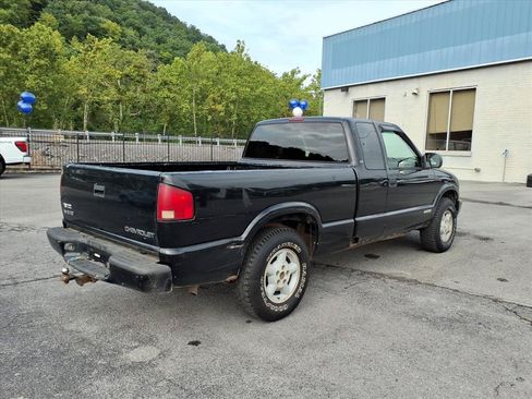 Used 2002 Chevrolet S10 Pickup LS w/ LS Preferred Equipment Group AWD/4WD image 13