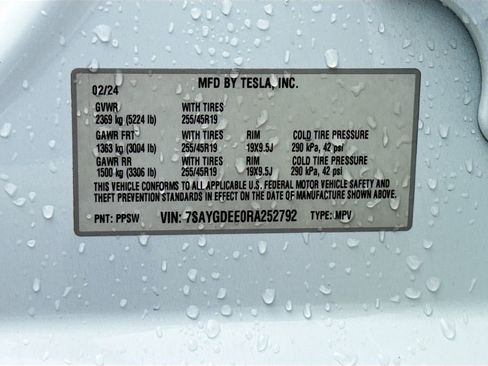 Used 2024 Tesla Model Y Long Range AWD/4WD image 32