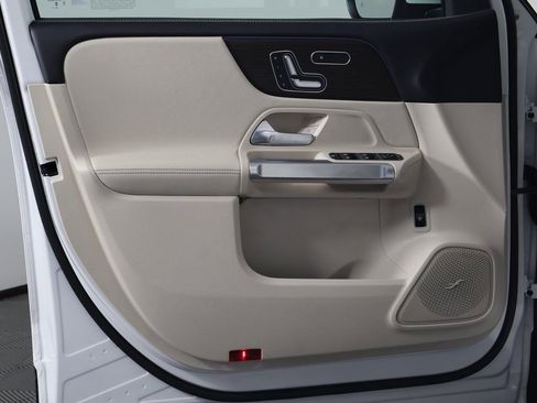New 2026 Mercedes-Benz GLB 250 image 7