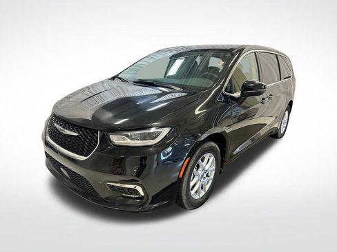 Used 2023 Chrysler Pacifica Touring-L FWD image 27