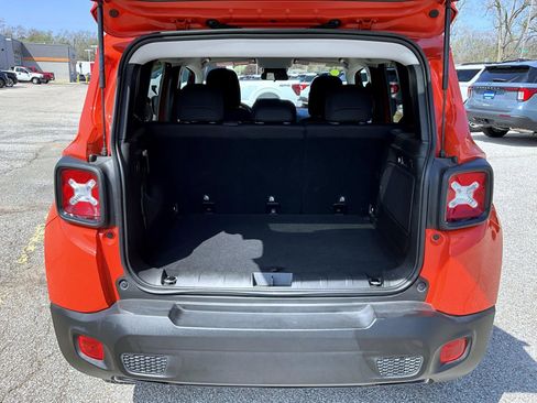 Used 2018 Jeep Renegade Altitude image 9