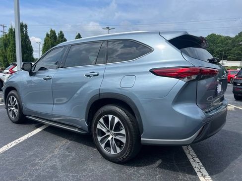 Used 2022 Toyota Highlander XLE FWD image 8