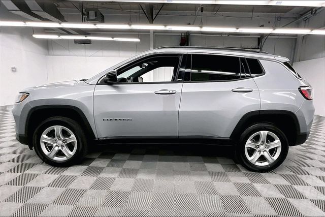 Used 2024 Jeep Compass Latitude AWD/4WD image 14