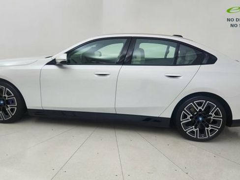 Used 2024 BMW i5 eDrive40i w/ Executive Package RWD image 11
