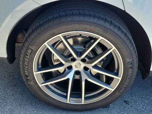 Certified 2023 Porsche Macan AWD/4WD image 14