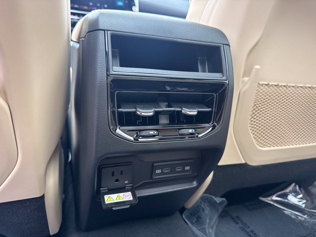 New 2027 Jeep Grand Cherokee Limited AWD/4WD image 24