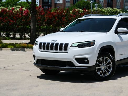 Used 2019 Jeep Cherokee Latitude Plus w/ Comfort/Convenience Group AWD/4WD image 8