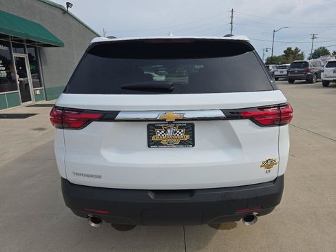 Used 2023 Chevrolet Traverse LT FWD image 4