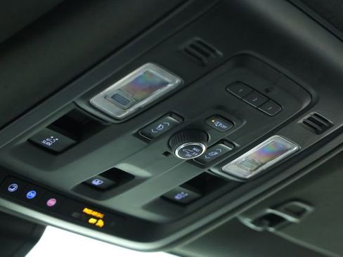 Used 2021 GMC Yukon SLT w/ SLT Premium Package image 31