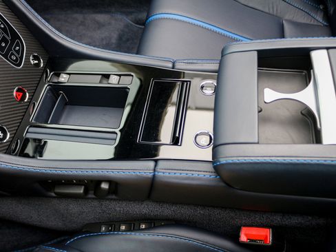 Used 2017 Aston Martin V12 Vantage S image 31