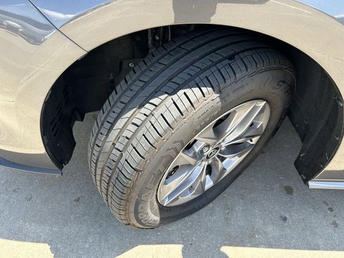 Certified 2025 Toyota Sienna XLE FWD image 7