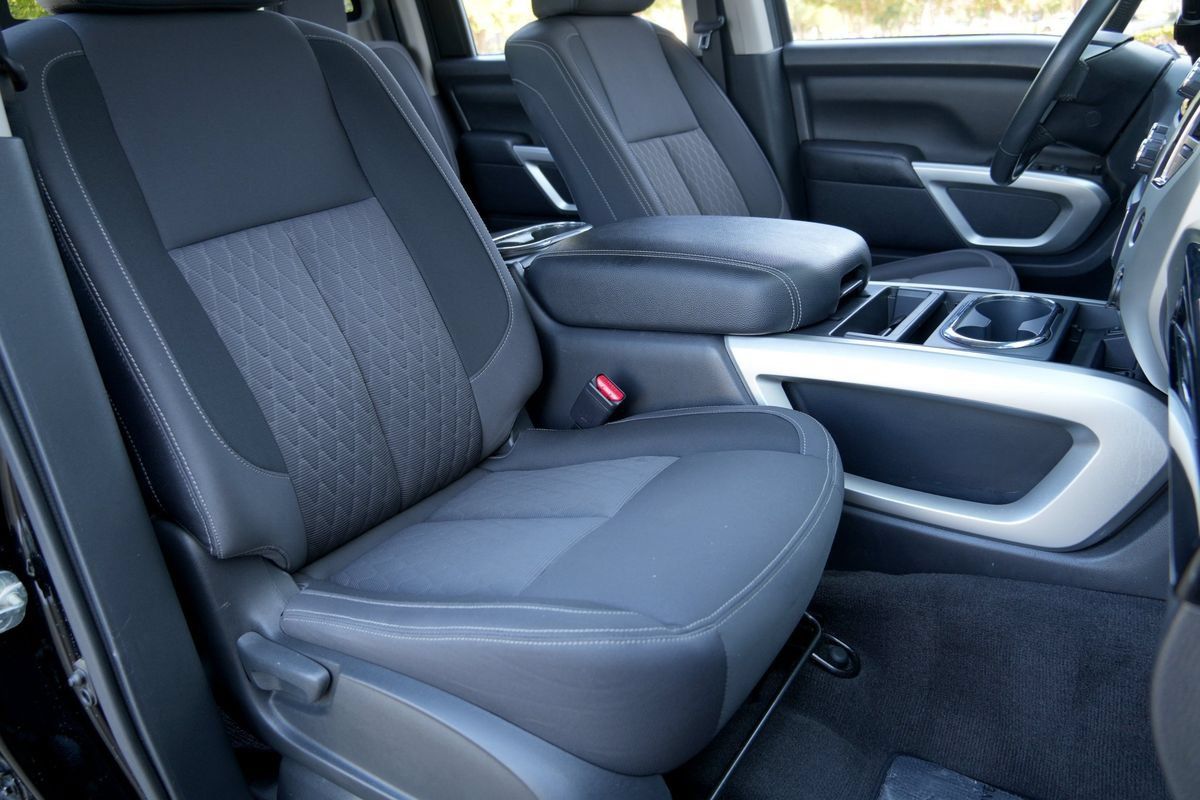 Used 2021 Nissan Titan SV w/ SV Convenience Package RWD image 8