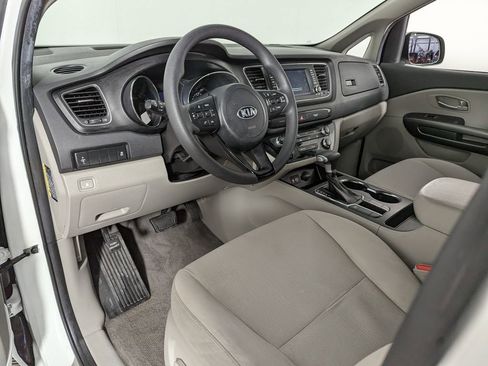 Used 2021 Kia Sedona LX image 15