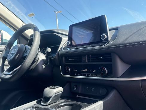Certified 2024 Nissan Rogue SV FWD image 29