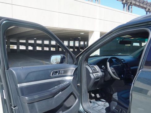 Used 2016 Ford Explorer XLT w/ Equipment Group 202A AWD/4WD image 29