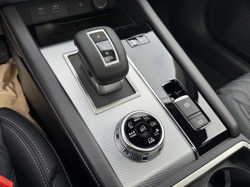 Used 2025 Mitsubishi Outlander SEL image 20