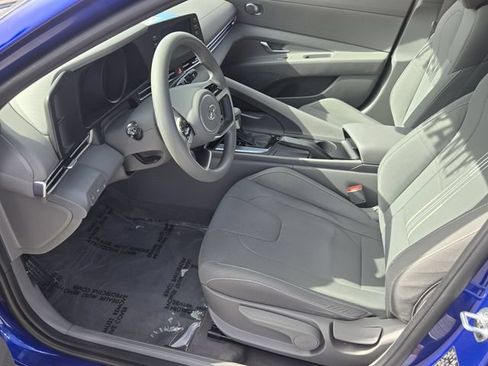 Used 2023 Hyundai Elantra SEL w/ Preferred Accessory Package FWD image 10