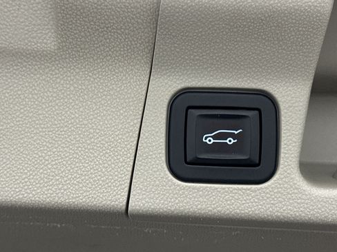 Used 2019 GMC Acadia Denali w/ Technology Package AWD/4WD image 17