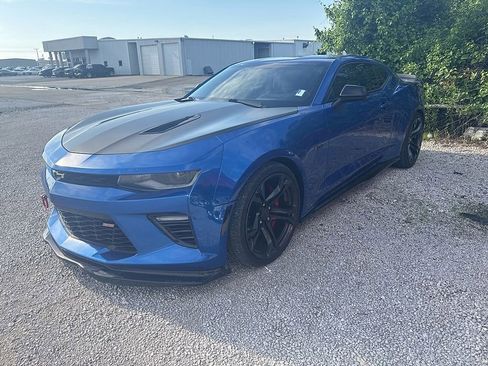 Used 2017 Chevrolet Camaro SS RWD image 5