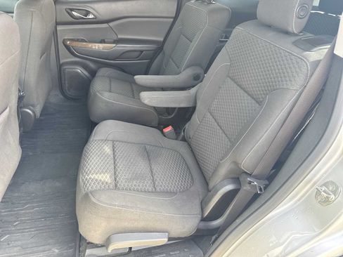Used 2017 GMC Acadia SLE w/ LPO, Floor Liner Package AWD/4WD image 18