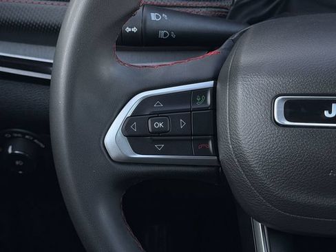 Used 2025 Jeep Compass Trailhawk AWD/4WD image 14