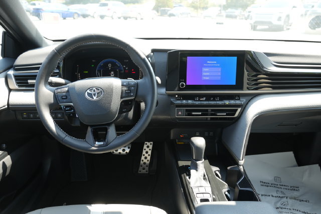 Used 2025 Toyota Camry SE FWD image 17