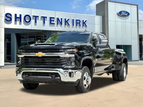 Used 2024 Chevrolet Silverado 3500 LT w/ Texas Edition AWD/4WD image 3